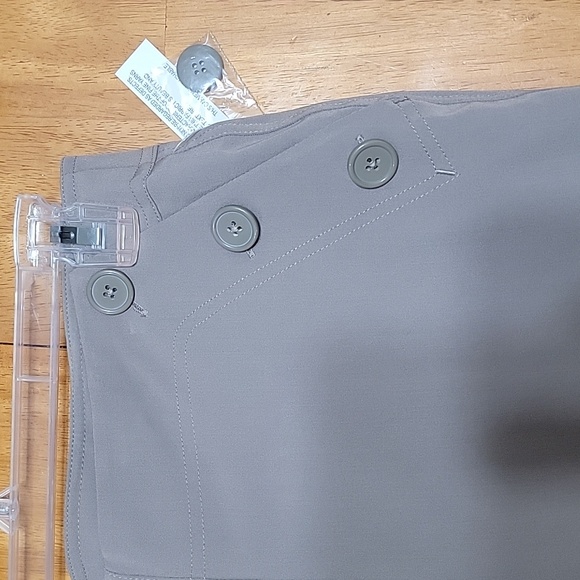 Women's Larry Levine Khaki Crop Pants Size 6 - Picture 4 of 5